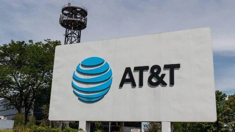att-iphone-users-stranded-massive-outage-service-restored