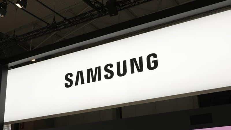 Samsung Races to Beat Apple with Ultra-Slim Galaxy S25