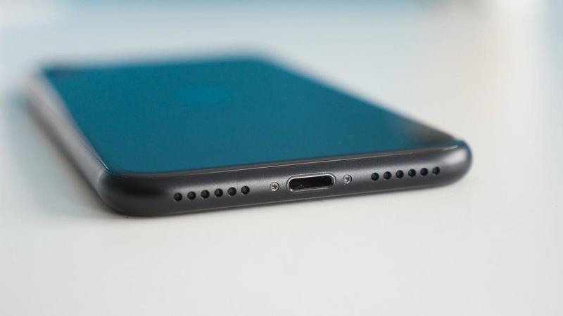 Apple halts EU sales of Lightning-port iPhones amid USB-C mandate