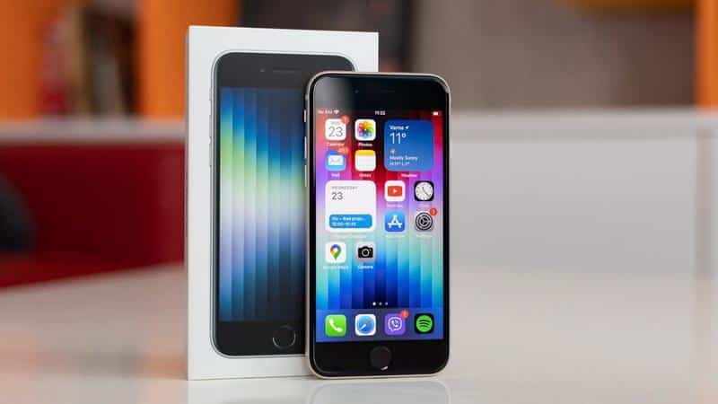 EU-Apple-halts-sales-of-select-iPhones-in-two-weeks