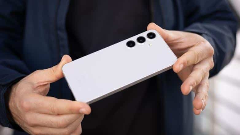 Galaxy S25 Ultra: Leaked 'Blue' Appears Gray