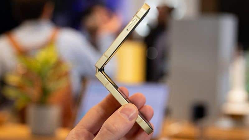 Samsung's Galaxy Z Flip 7: Preemptive Failure Looms
