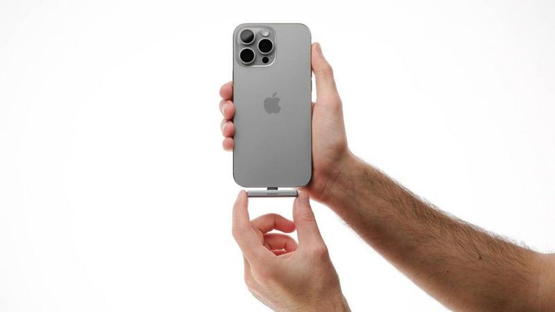 Tiny-invisible-phone-SSD-fits-in-palm