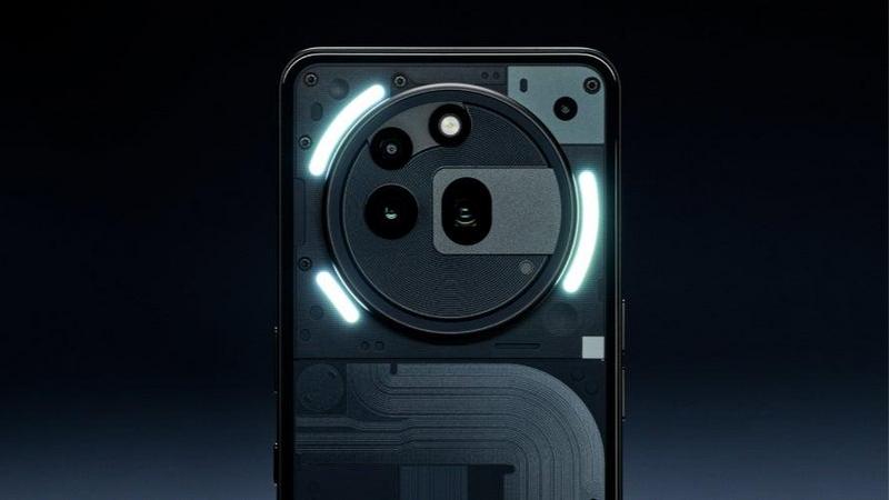 nothing-phone-3a-pro-encounters-robot-in-groundbreaking-hands-on