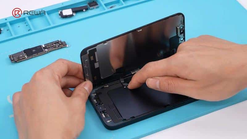 iPhone-16e-teardown-reveals-concealed-performance-enhancements