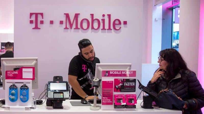 T-Mobile gains as UScellular loses 38K postpaid subscribers in Q1