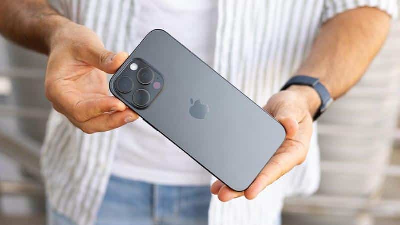 iPhone-loses-edge-as-rivals-intensify-competition-experts-warn